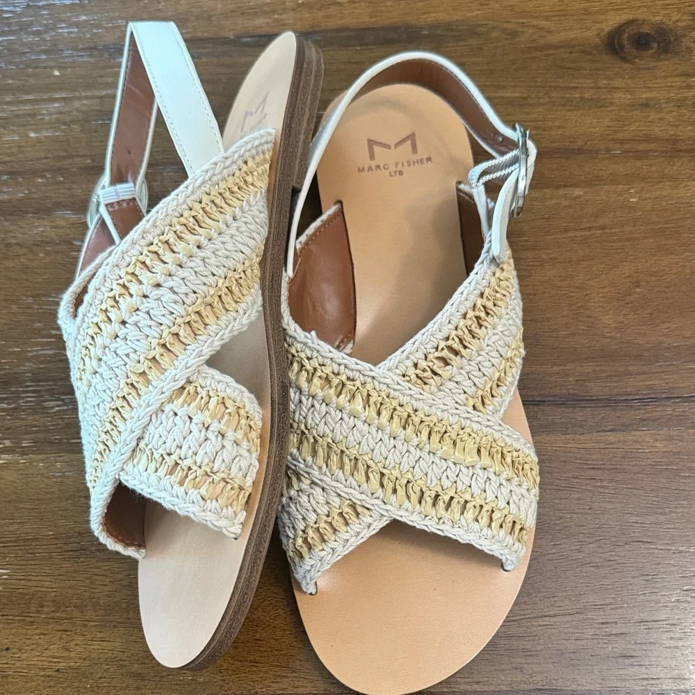 Marc Fisher womens LonnieFlat‎ Sandal Size 6